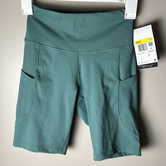 NWT Nike 8” High Rise Training Biker Shorts - Picture 6 of 6